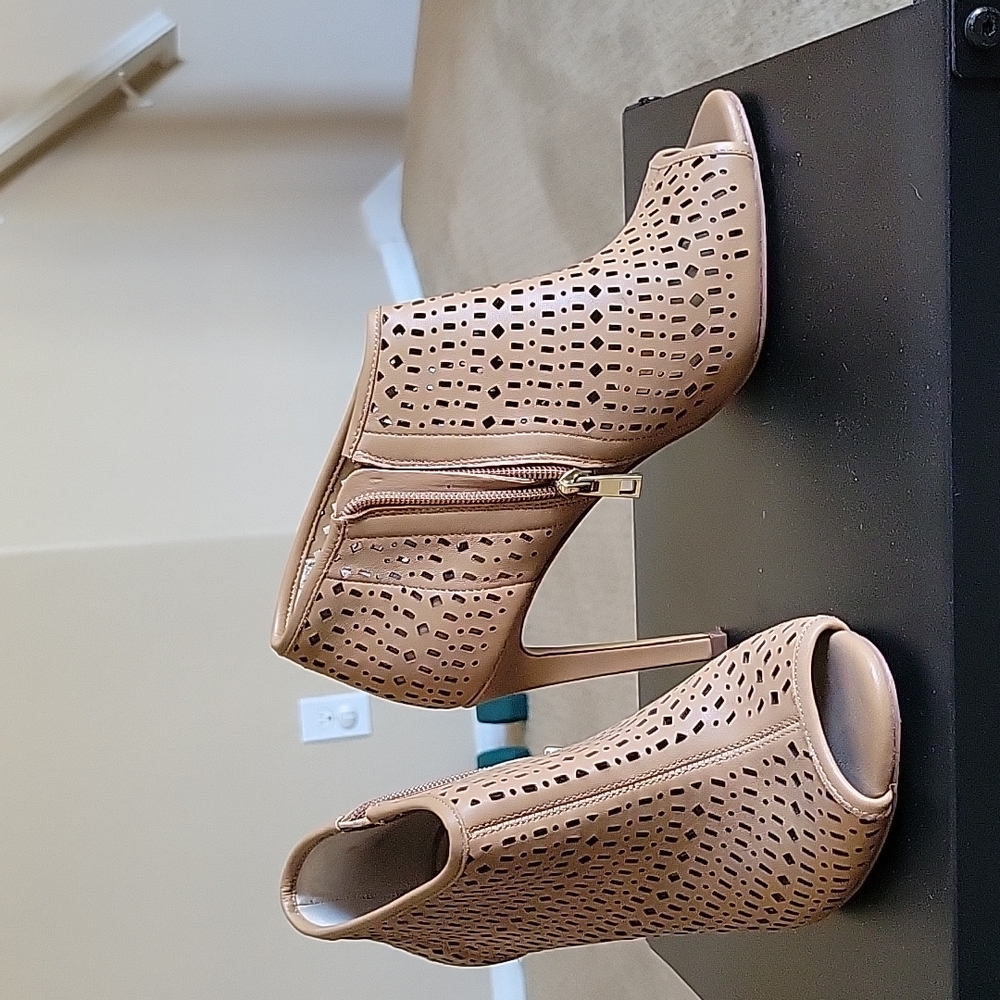 Ann Taylor heels